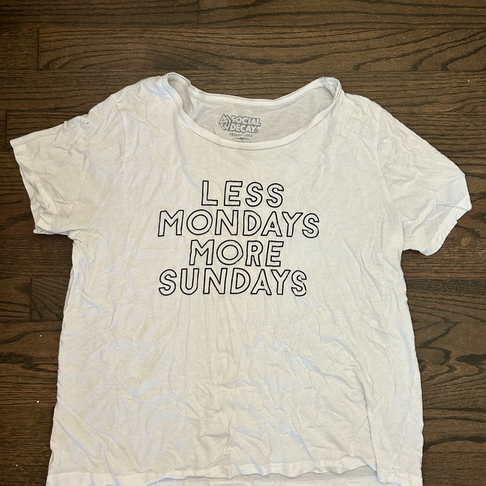 Social decay tee